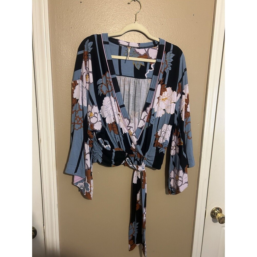 Free People Women Thats A Wrap Top Tie In Front Size S Floral Light Blue